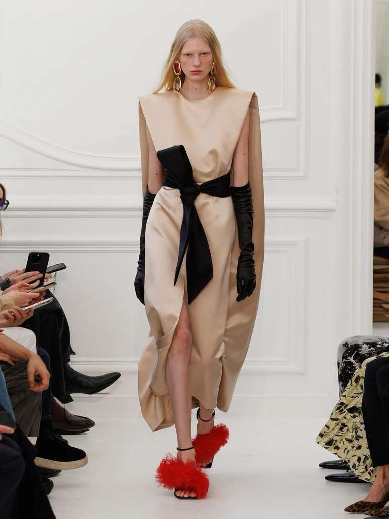 Eduarda Muehlmann para Givenchy 