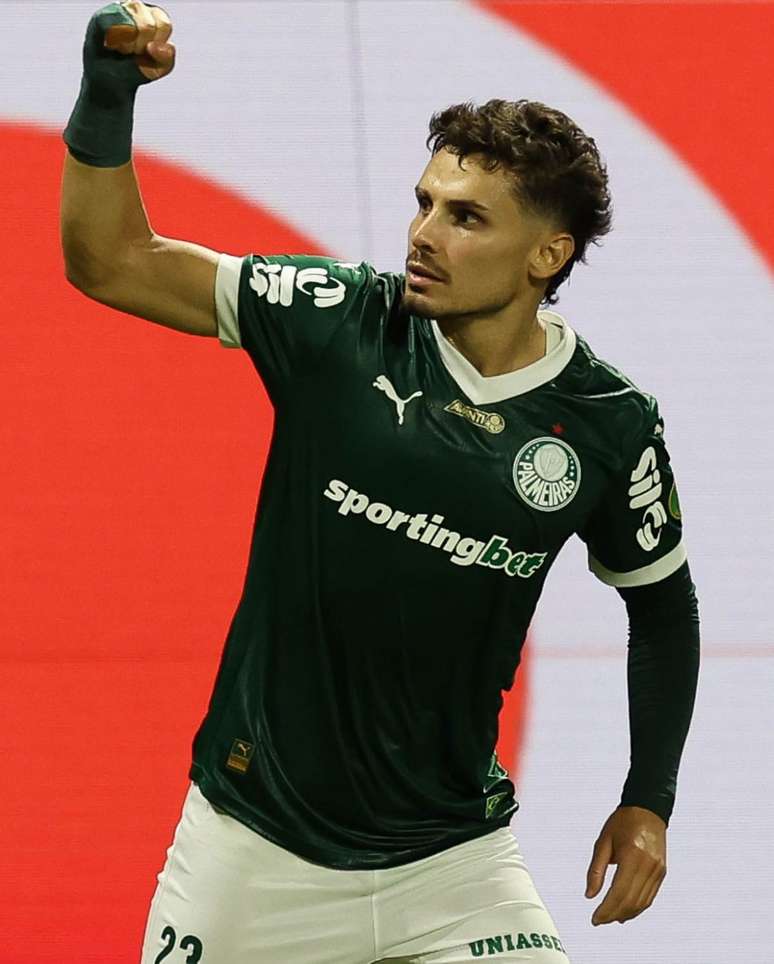 Marc Pionóis Raphael Veiga i gcoinne Tricolor - (Atáirgeadh: Cesar Greco/Palmeiras)