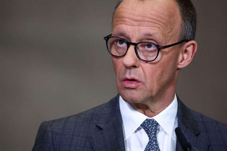 Tá buaiteoir an toghcháin sa Ghearmáin, Friedrich Merz, ag rá go gcaithfidh an Eoraip a bheith neamhspleách ar na Stáit Aontaithe i gcosaint