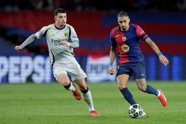 Raphinha, ó Barcelona, ​​in aghaidh Benfica