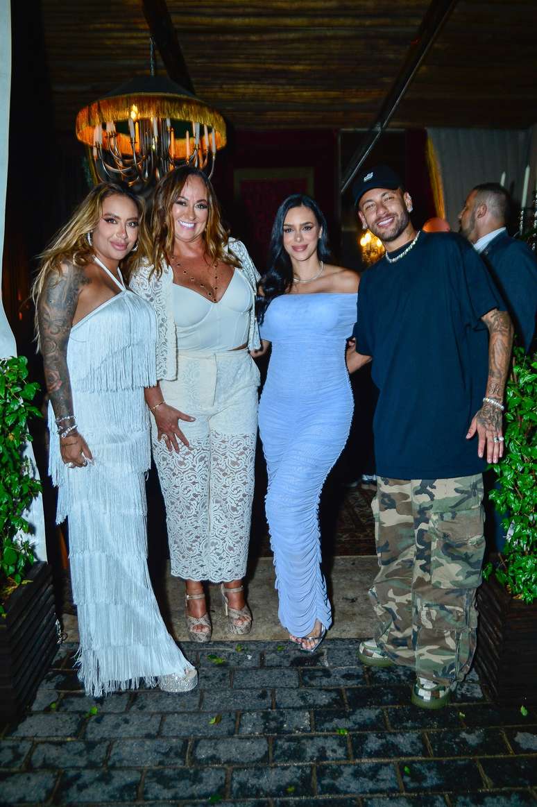 Rafaella, Nadine, Bruna e Neymar 