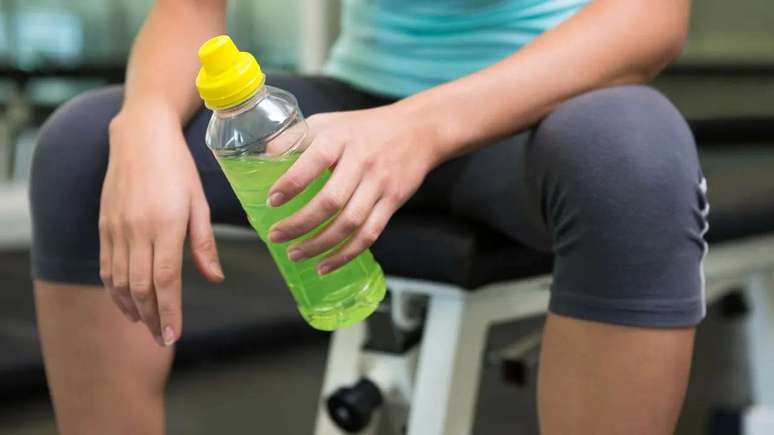 Usar energético antes do treino pode elevar risco de infarto