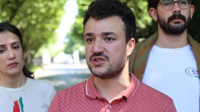 Os advogados de Mahmoud Khalil lutam contra a sua deportação