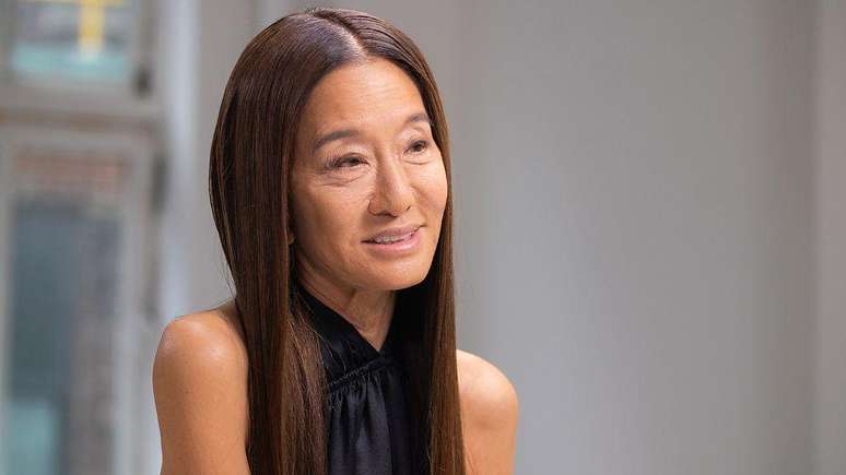 Seu visual caracter&iacute;stico e suas postagens nas redes sociais fizeram de Vera Wang uma personagem t&atilde;o not&aacute;vel quanto suas clientes.