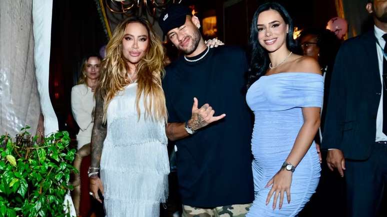 Rafaella Santos celebrates the birthday with famous and the family uses the same color palette
