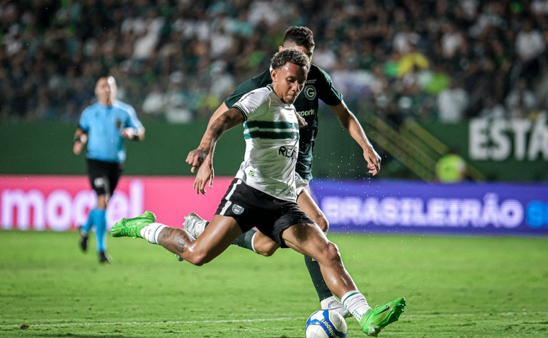 Wesley Pomba em atua&ccedil;&atilde;o pelo Coxa. 