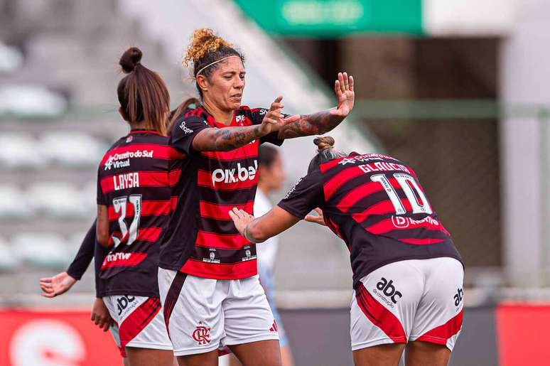 Cristiana fez um dos gols do 3 a 1 das flamenguistas, fora de casa, contra o Real Brasília.