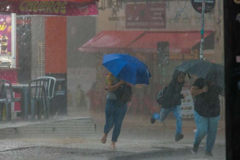 Regi&atilde;o do Terminal Bandeira, no centro, foi uma das mais atingidas.