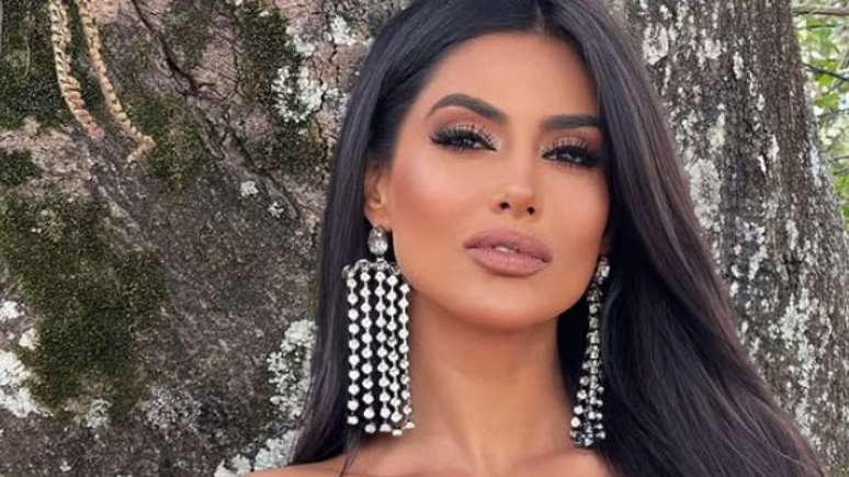 Flavia Noronha &eacute; internada ap&oacute;s realizar procedimento est&eacute;tico; jornalista relata problema de sa&uacute;de e faz alerta ao p&uacute;blico