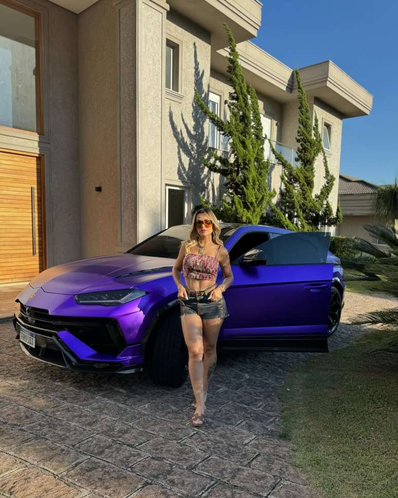 Carro de Deolane Bezerra citado em investigação