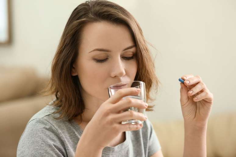Analgésicos de venda livre aliviam a dor e reduzem a inflamação causada pela queimadura solar 