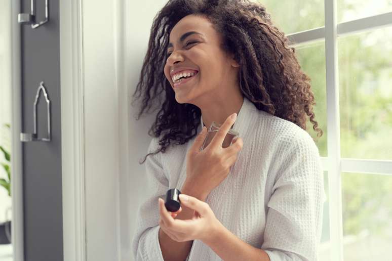 Subst&acirc;ncias em perfumes podem causar hipersensibilidade no nariz, gerando sintomas semelhantes aos da rinite 