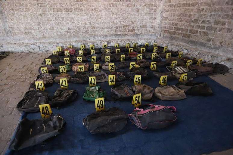 A Procuradoria Geral de Jalisco informou que há aproximadamente 400 itens pessoais, incluindo roupas, calçados e mochilas
