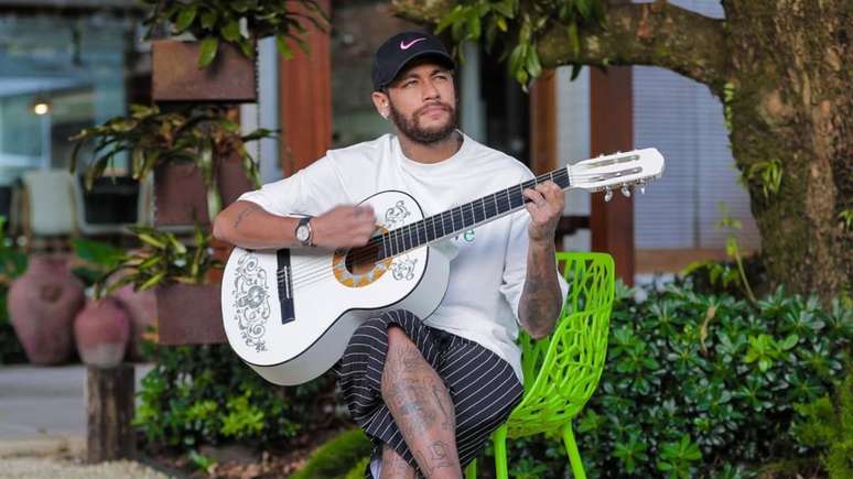 Neymar suggests a possible career as a singer; understand