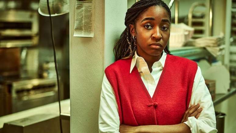 Ayo Edebiri é uma das estrelas de 'O Urso', dramédia do Star+ que virou fenômeno