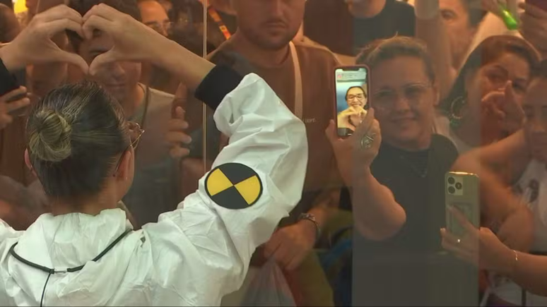 Renata Saldanha viu sua mãe por meio de uma ligação de vídeo na Vitrine do Seu Fifi do BBB 25