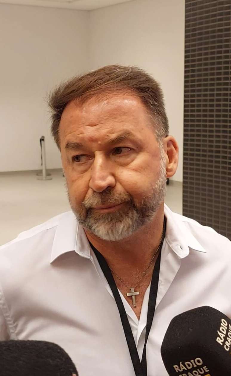 Augusto Melo in agallamh tar éis deireadh a chur le Corantaigh i Libertadores.
