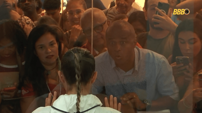 Douglas Almeida repassou informações para Renata Saldanha na Vitrine do Seu Fifi