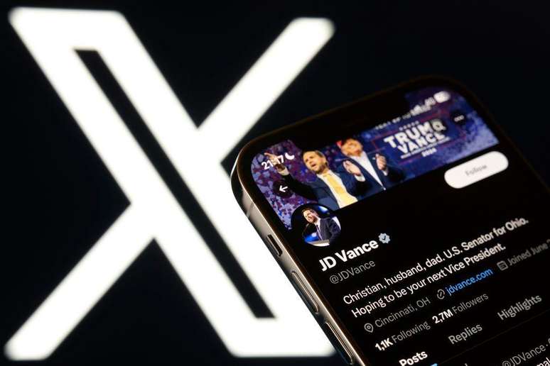 Vance tende a ser mais ativo no X do que outros pol&iacute;ticos tradicionais