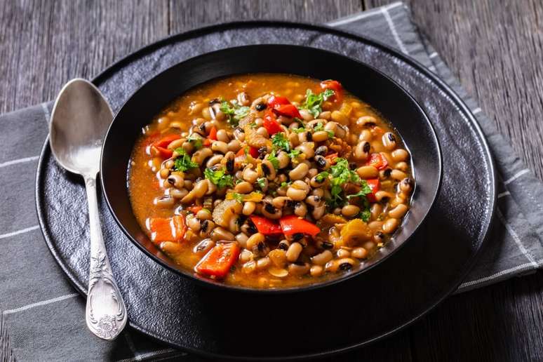 Feijão-fradinho com legumes