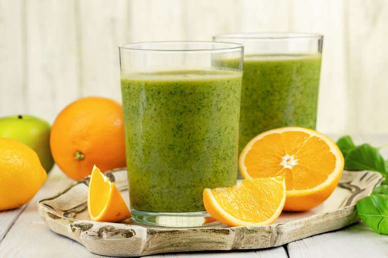 Suco detox de couve com laranja 