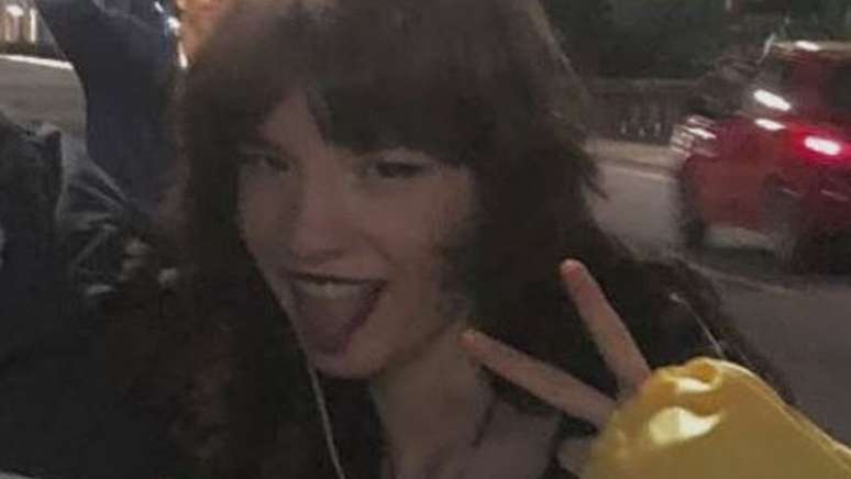 Clara Maria, jovem de 21 anos