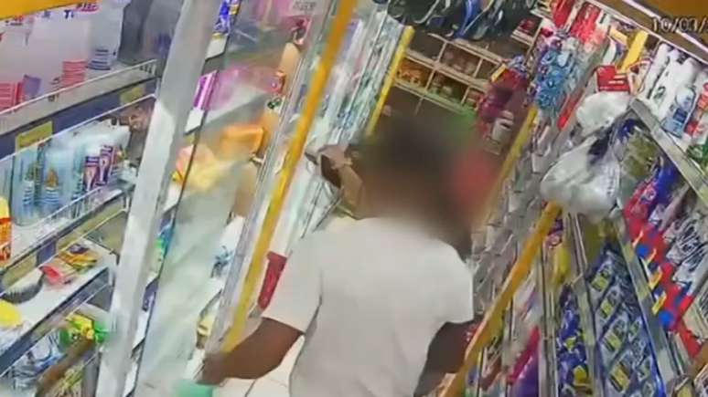 A vítima negou a Polícia que sofreu agressão, mas as câmeras comprovam que a violência aconteceu