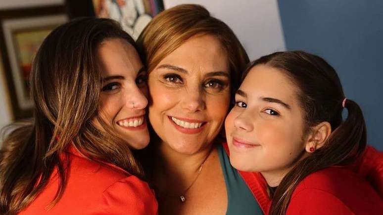Heloisa Périssé ao lado das filhas, Luísa e Tontom Périssé
