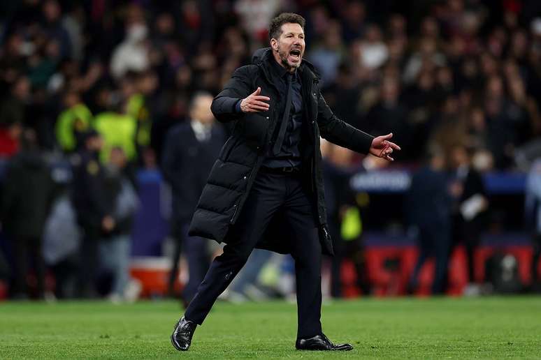 Diego Simeone ficou extremamente irritado com pênalti anulado –