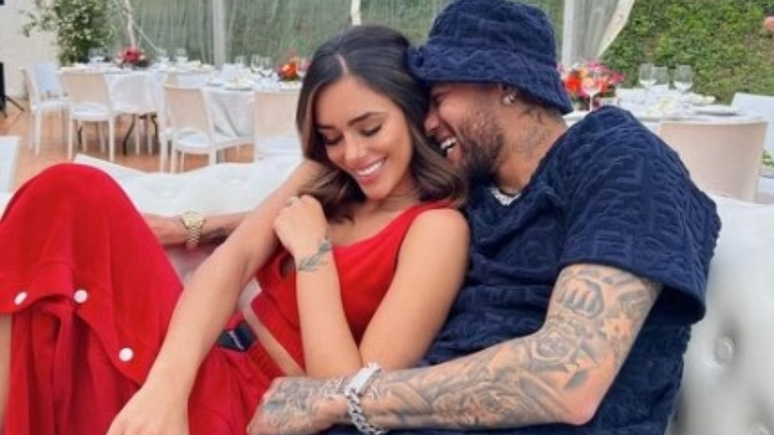Bruna Biancardi recebe vídeos de Neymar em festa e nova crise no casamento acontece; diz site