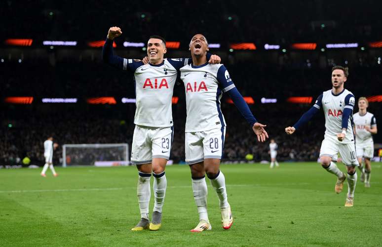 Odobert comemorando seu segundo gol –