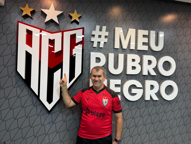 Cláudio Tencati na chegada ao Dragão. 