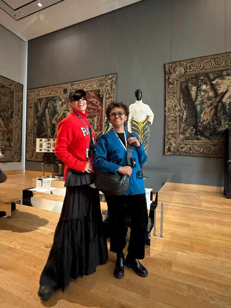 Adriane Galisteu com Edis Lima: a apresentadora sempre conta com os conhecimentos da guia cultural em Paris