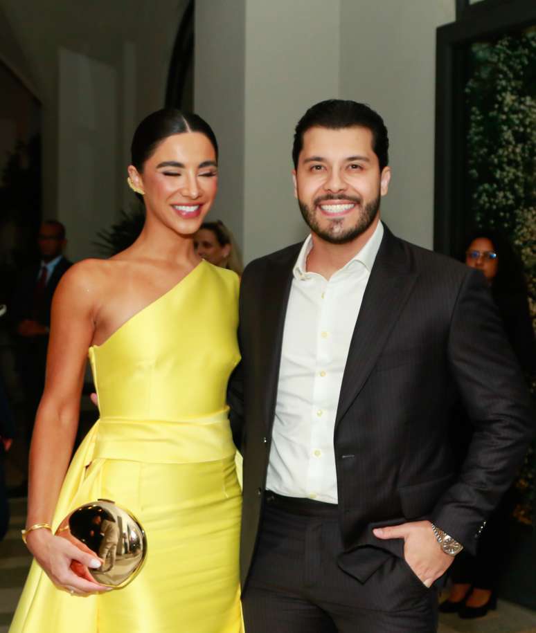 Gabriela Versiani e Murilo Huff no casamento de Samara Pink e Thiago Stabile