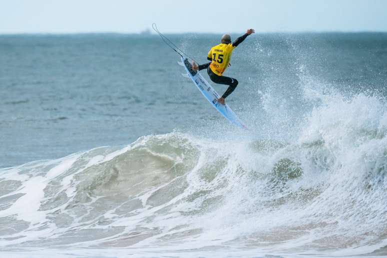 Italo Ferreira em evento da WSL. 