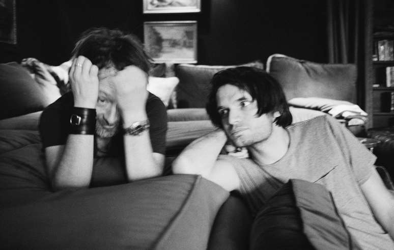 Thom Yorke e Jonny Greenwood do Radiohead do novo livro 'How To Disappear Completely'.