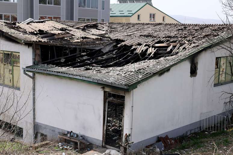 Imagem mostra teto da boate após incêndio que deixou dezenas de mortos