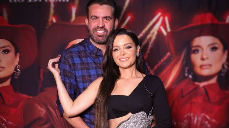 Voltaram? Maraisa é flagrada aos beijos com Fernando Mocó após término