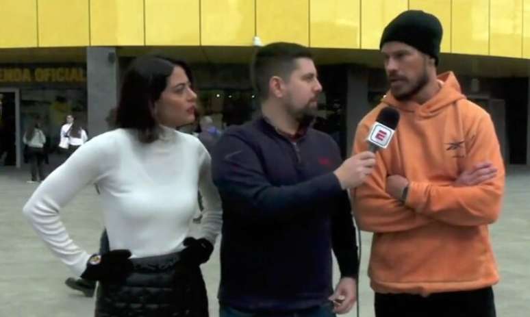 Carol Castro, André Linares e José Loreto durante transmissão da ESPN