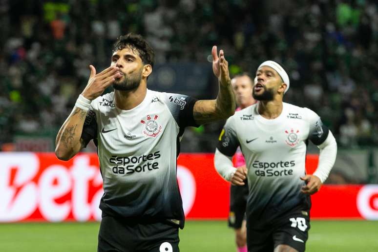 Yuri Alberto comemora gol contra o Palmeiras