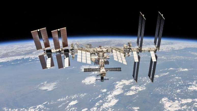 As tarefas de manutenção da Estação Espacial Internacional mantêm os astronautas bastante ocupados