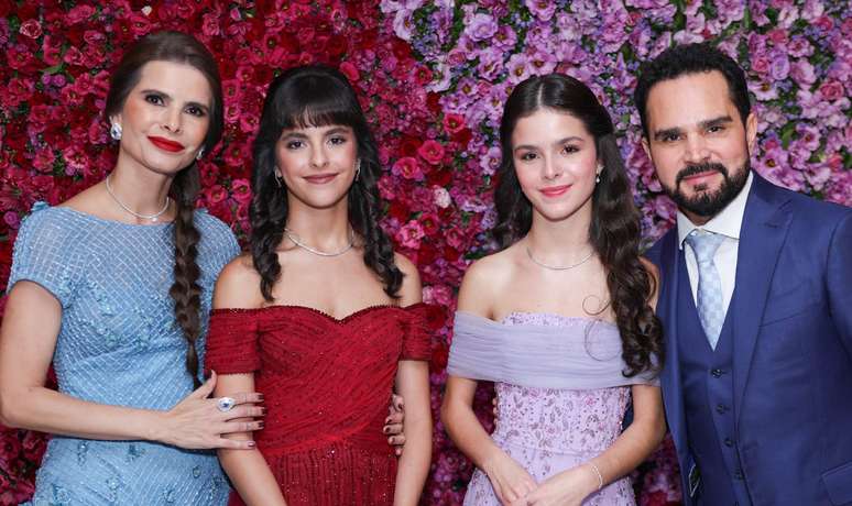 Flávia Fonseca, Isabella, Helena e Luciano 
