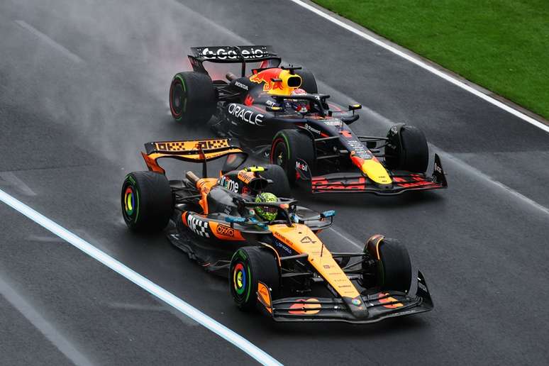 Norris e Verstappen em Melbourne: momento em que a McLaren foi mais ameaçada