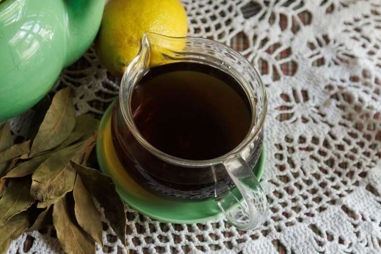 Chá de louro com limão 