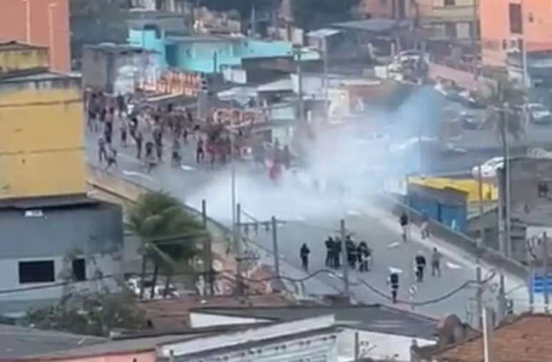 Reprodução / Redes Sociais - Legenda: Briga entre torcidas do Flamengo e Botafogo