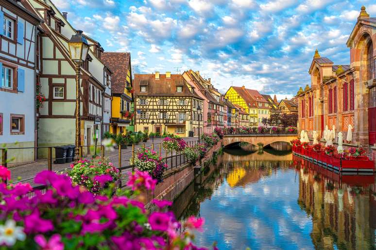 O pequeno vilarejo francês de Colmar é um dos que distribui galinhas de graça aos moradores