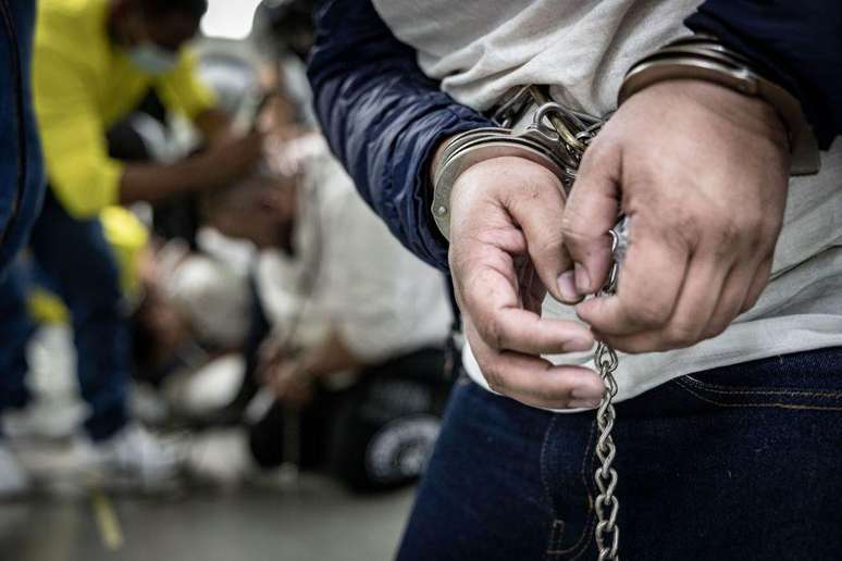 O voo de deporta&ccedil;&atilde;o para El Salvador, no fim de semana passado, &eacute; a materializa&ccedil;&atilde;o do acordo firmado entre Nayib Bukele e Marco Rubio