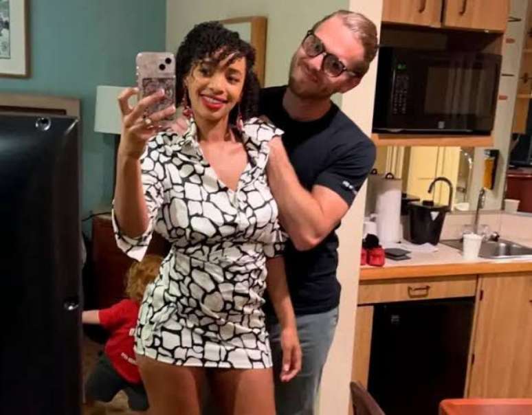  Rylaarsdam posa com seu marido Brandon, que opera a conta OnlyFans com sua esposa, de acordo com um relatório.