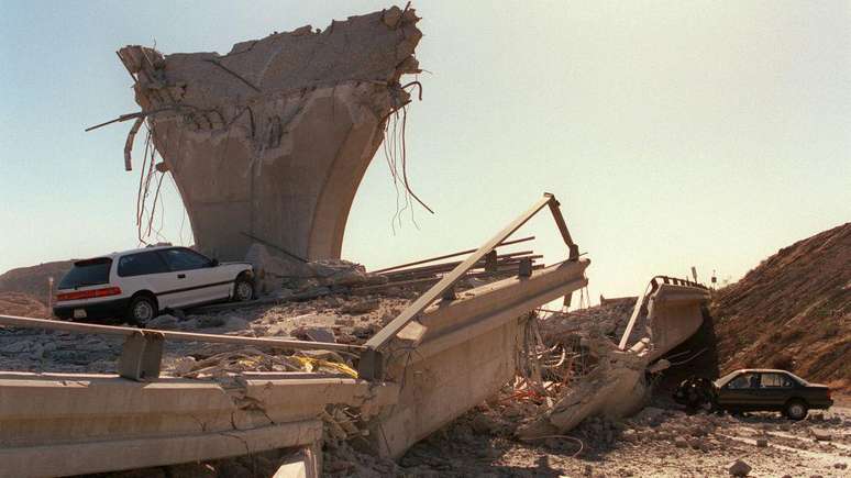 O terremoto de Northridge, em Los Angeles, que matou 57 pessoas e feriu milhares de outras, em 1994, foi o abalo sísmico mais mortal nos EUA na memória recente