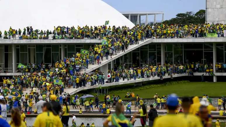 O ministro Alexandre de Moraes exibiu imagens da depredação promovida por manifestantes golpistas em 8 de janeiro de 2023